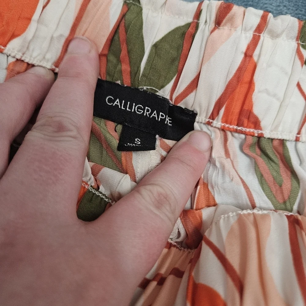 Calligraphie Floral Multicolor Casual Shorts! - Picture 2 of 6